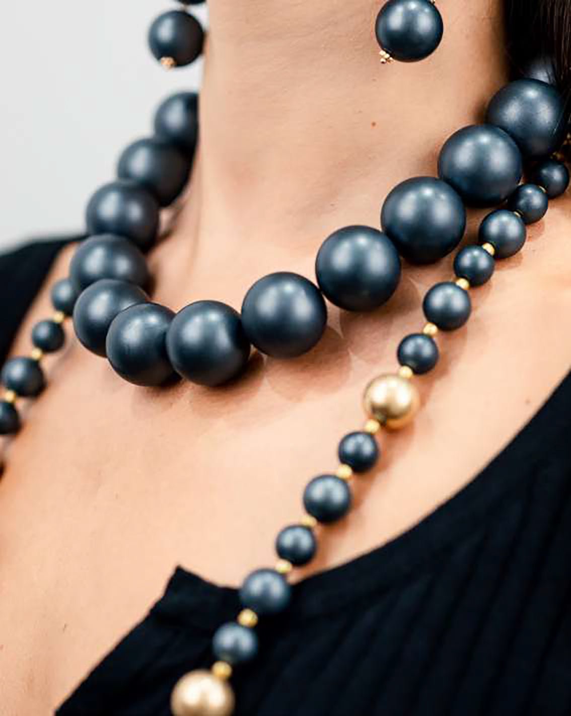 Girocollo con balls in acrilico colore blu - Mya Accessories