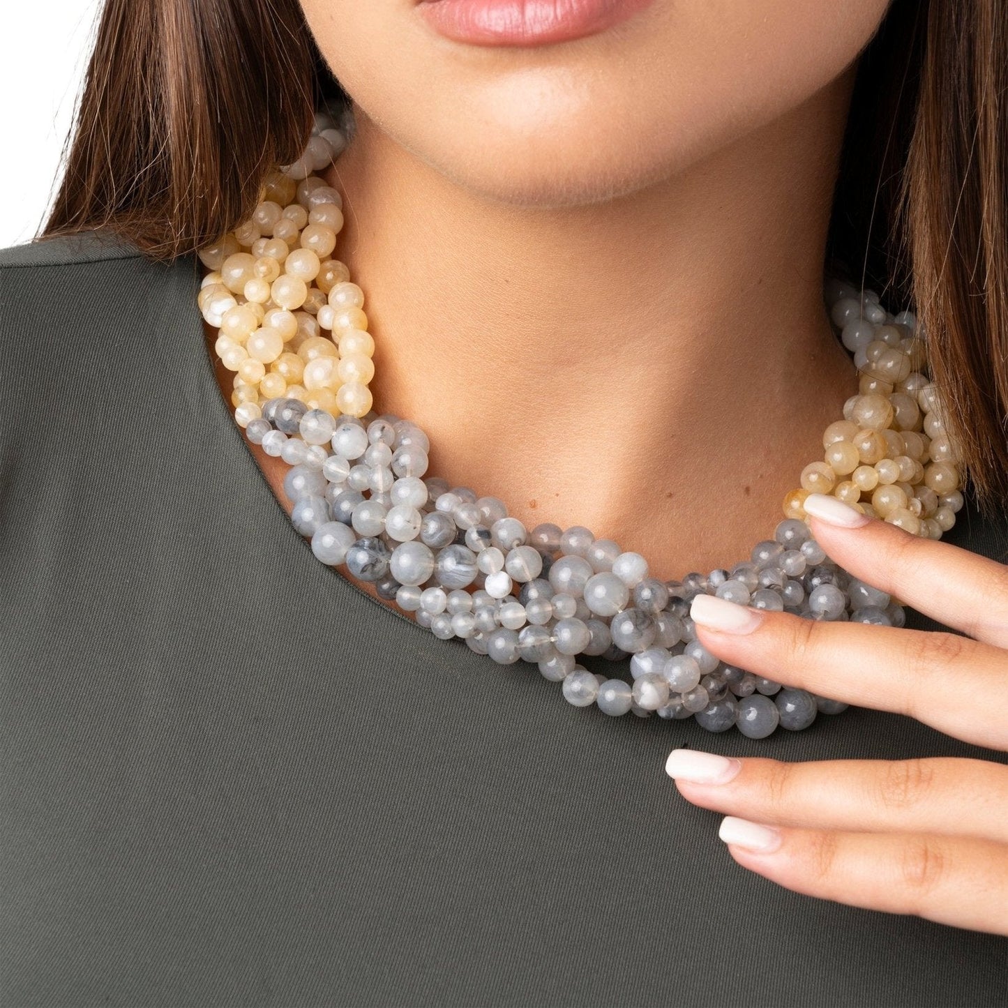 Collana girocollo a treccia con sfere in acrilico sui toni chiari - Mya Accessories