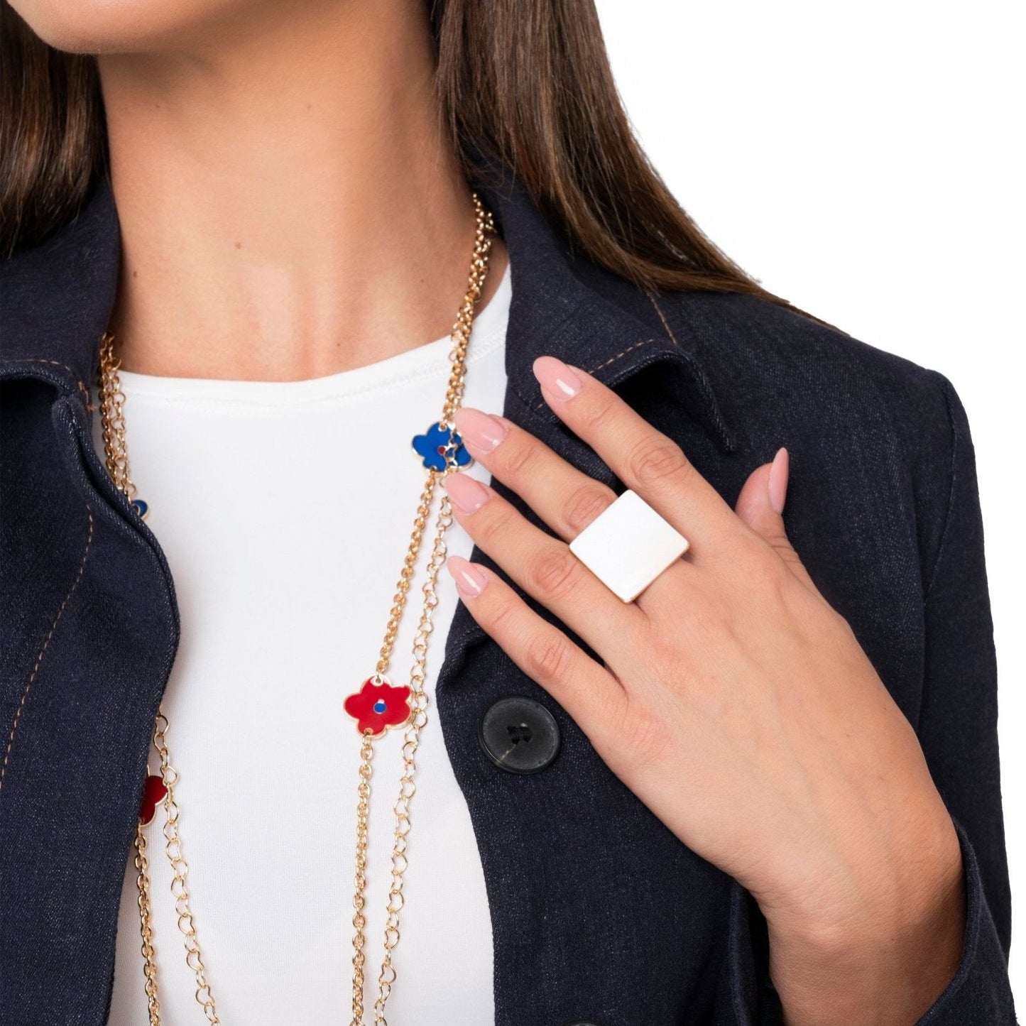 Anello regolabile in metallo con placchetta quadrata smaltata bianca - Mya Accessories