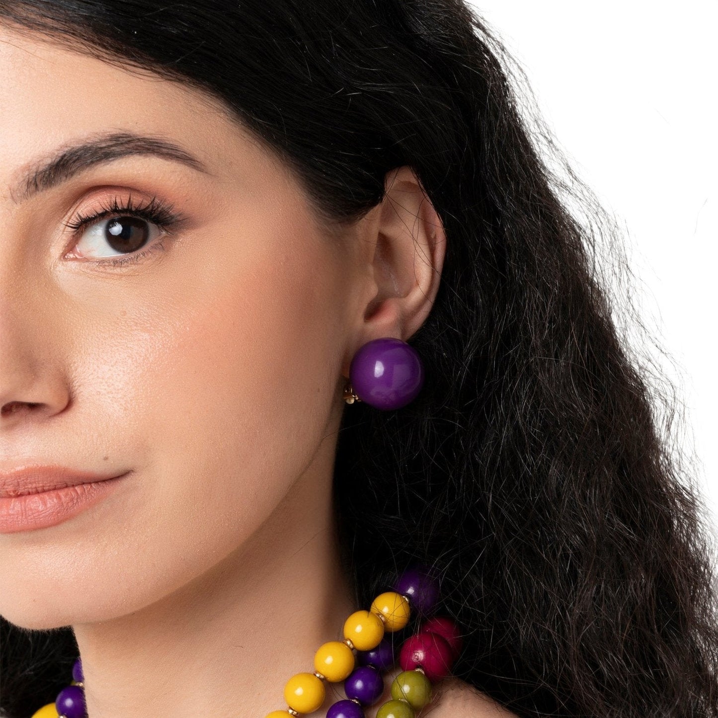 Orecchini con sfera in acrilico viola a clip - Mya Accessories