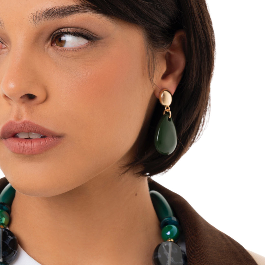 Orecchini pendenti con pietra a goccia in acrilico verde