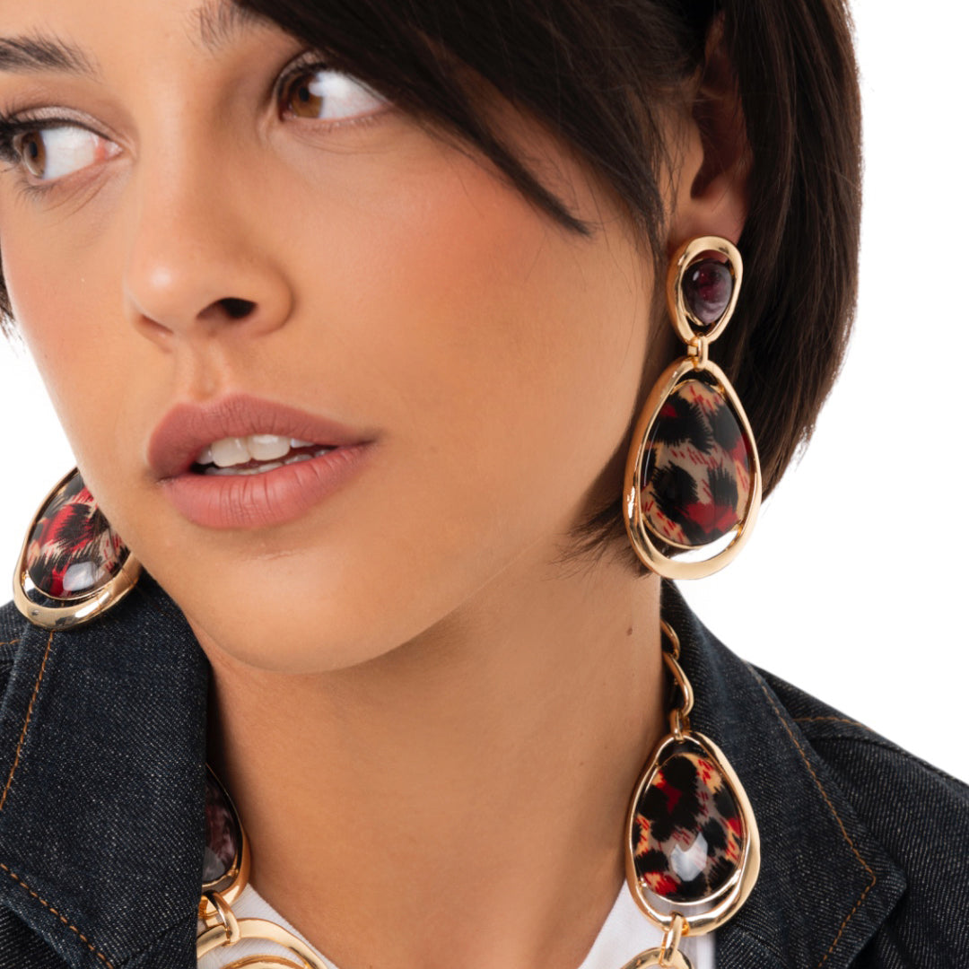 Orecchini pendenti in metallo con doppia pietra in acrilico animalier rossa