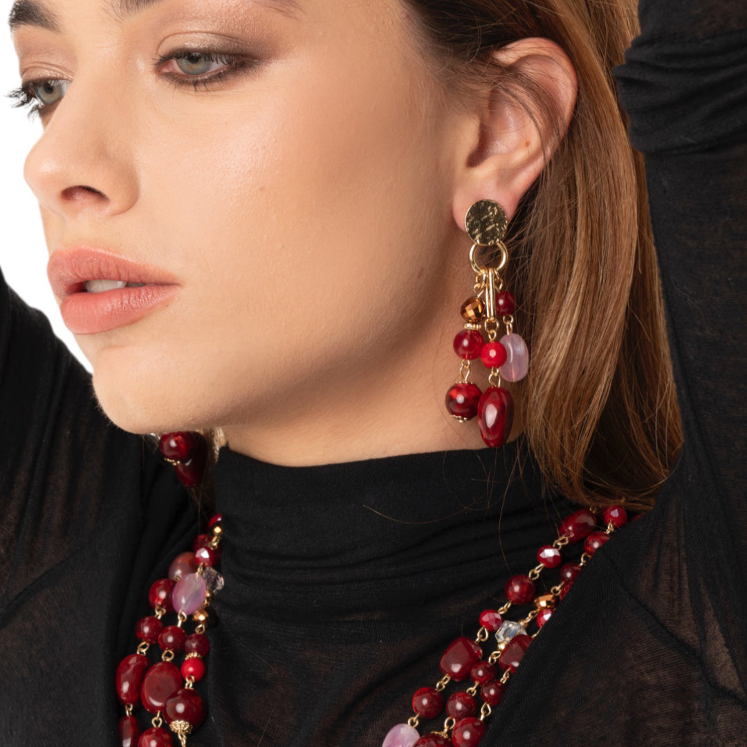Orecchini pendenti a grappolo con pietre in acrilico multi rosso