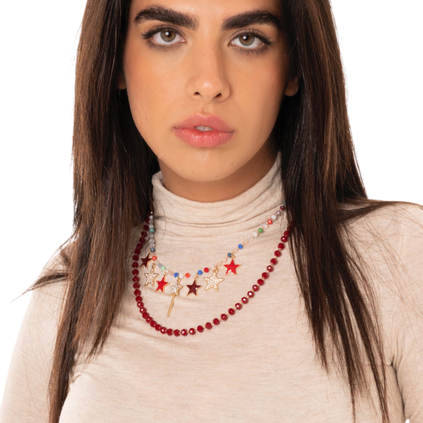 Collana a due fili con pietre in vetro rosse e multicolore con stelline pendenti