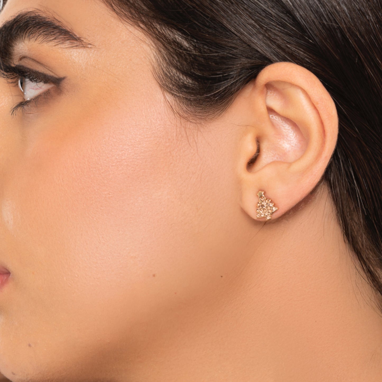 Orecchini piccoli in metallo con design ad albero di natale con pietre in vetro topazio