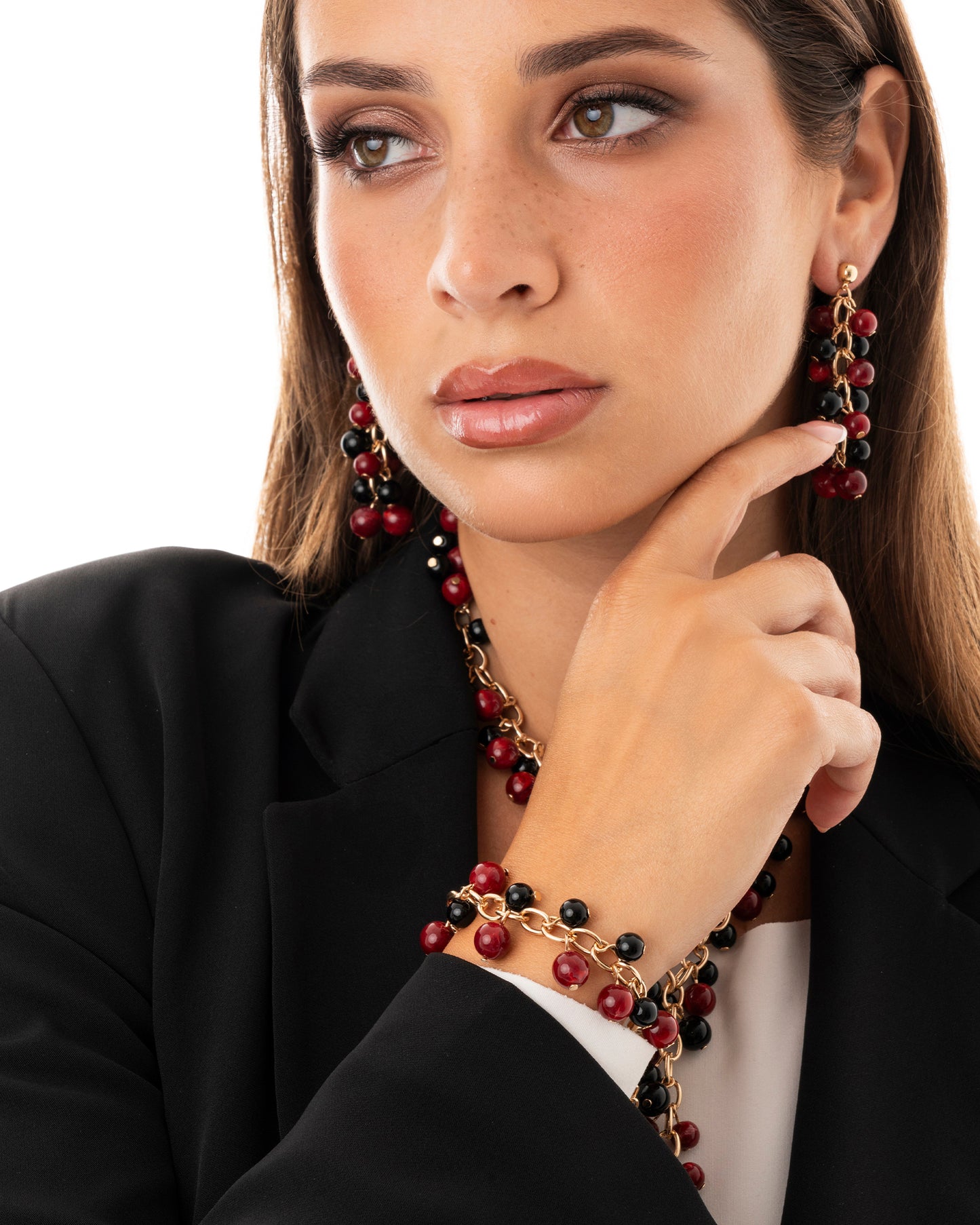 Bracciale a filo di catena con pietre pendenti in acrilico tono rosso e nero