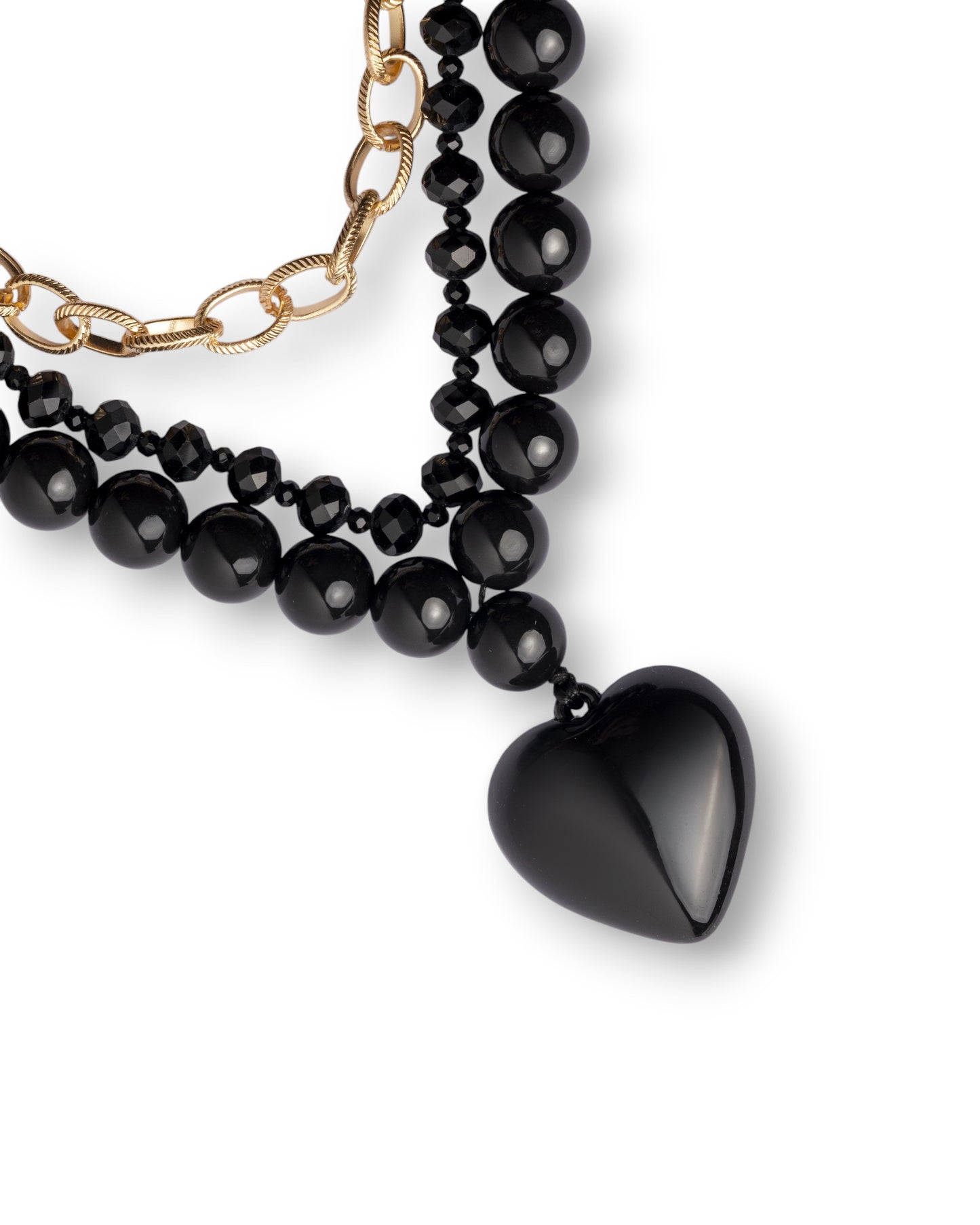 Collana a tre fili con pietre in acrilico e vetro e catena in metallo, pendente a cuore nero