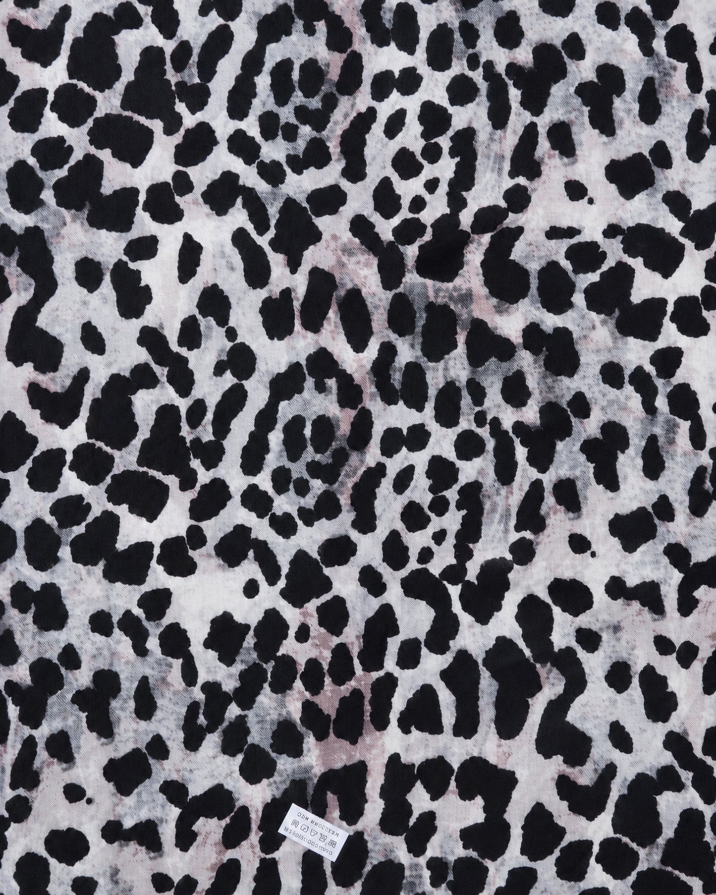 Sciarpa con texture leopardata bianca e nera