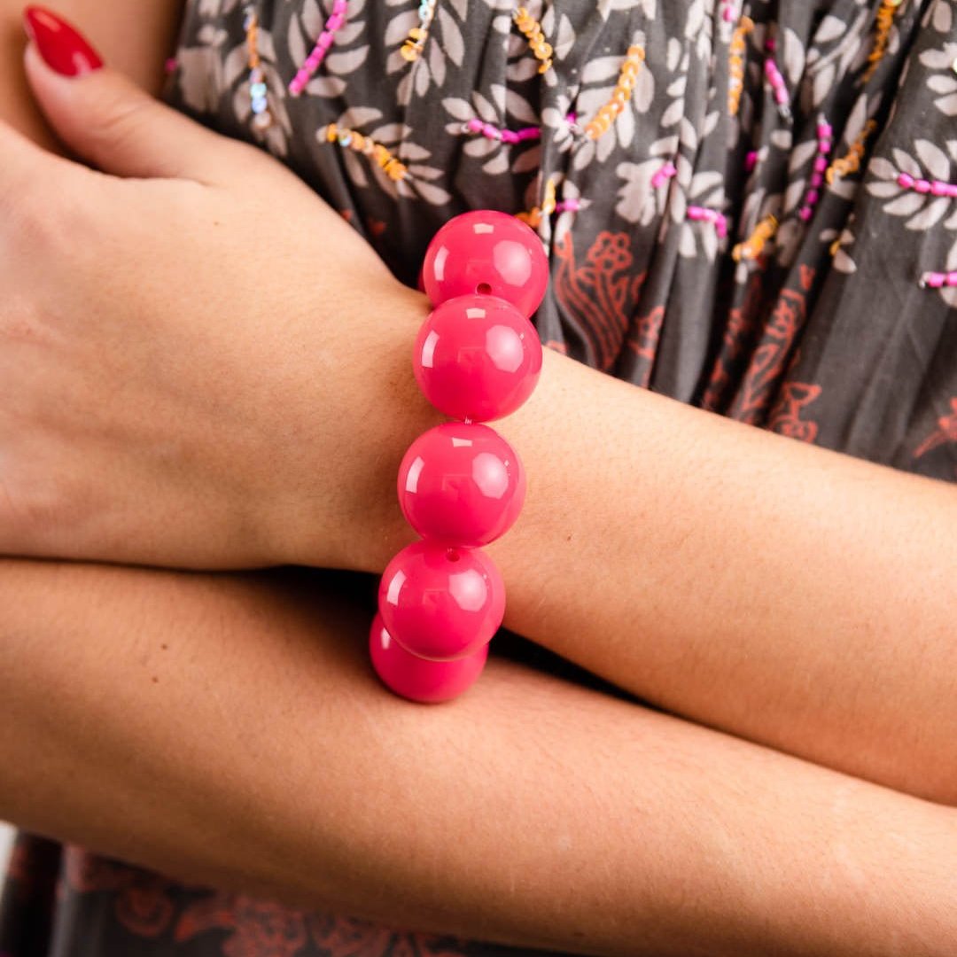 Bracciale con sfere XXL elastico in acrilico fucsia - Mya Accessories