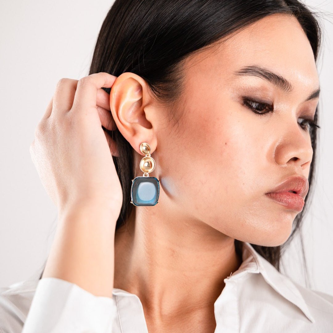 Orecchini in metallo pendenti in acrilico trasparente base quadrata blu - Mya Accessories