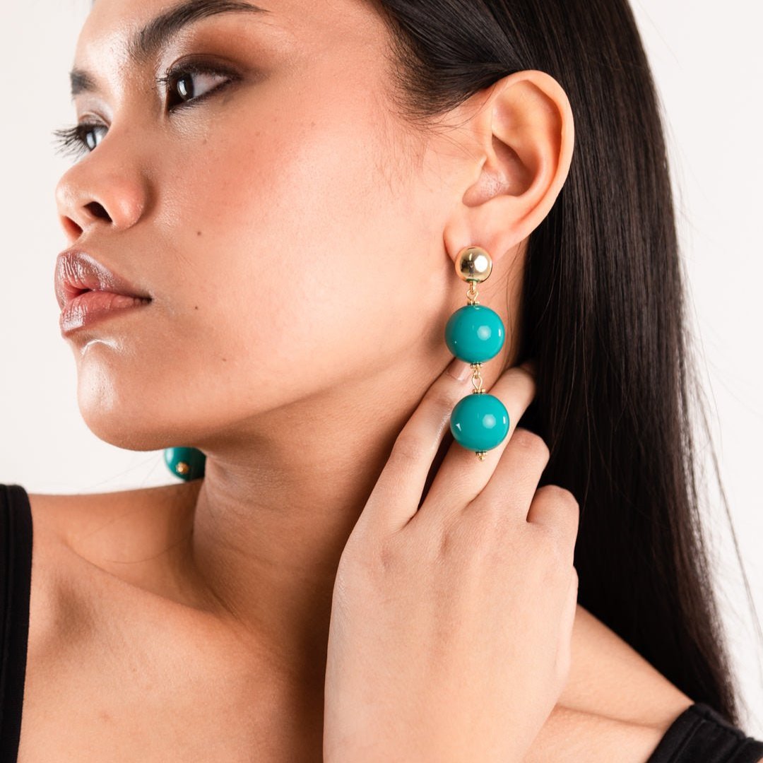 Orecchini in metallo pendenti con due sfere in acrilico azzurro - Mya Accessories