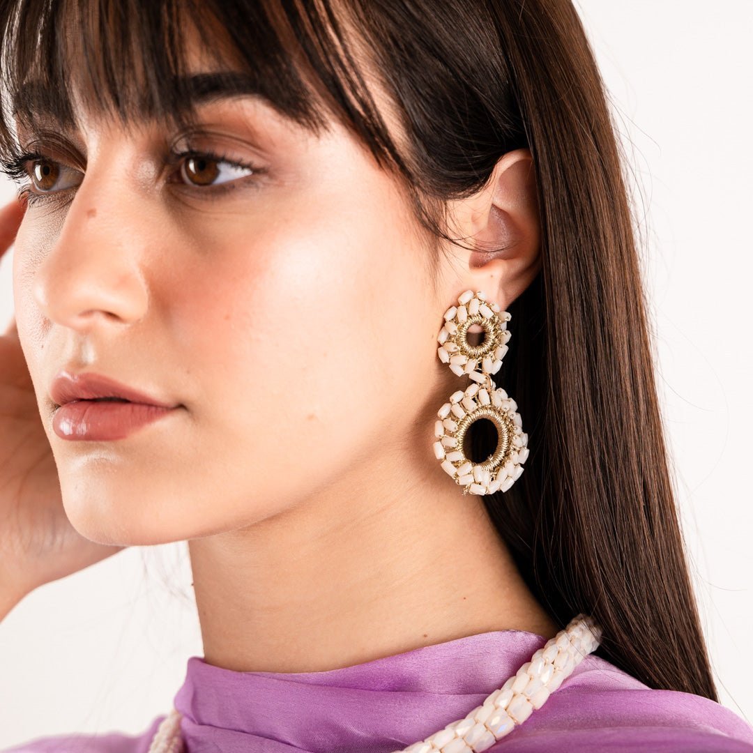 Orecchini in ottone con doppio cerchio pendenti in tessuto con microcristalli rosa - Mya Accessories