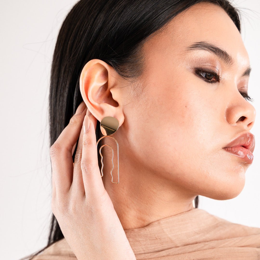 Orecchini pendenti in ottone strutturati - Mya Accessories