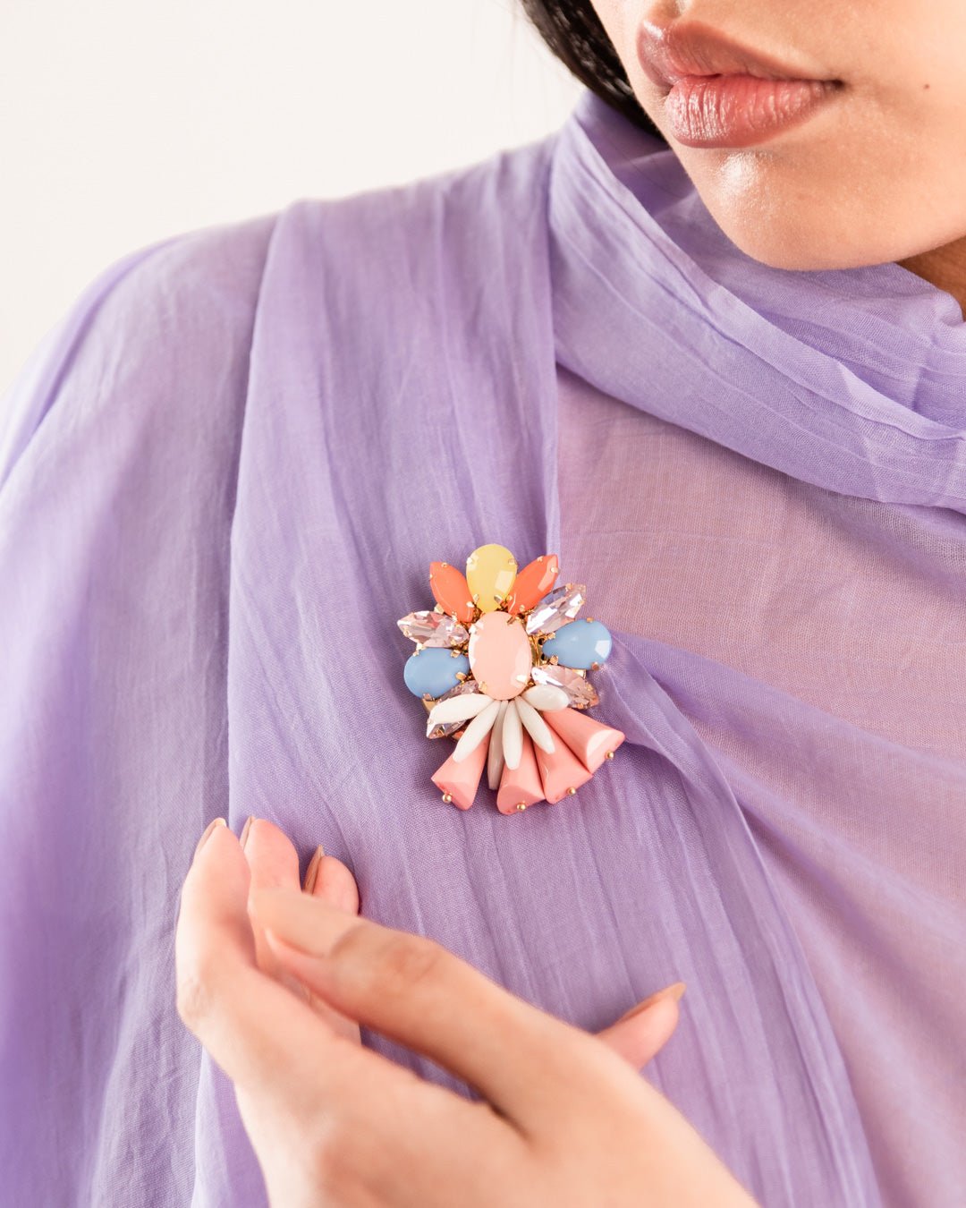 Spilla in ferro a fiore in acrilico multicolore - Mya Accessories