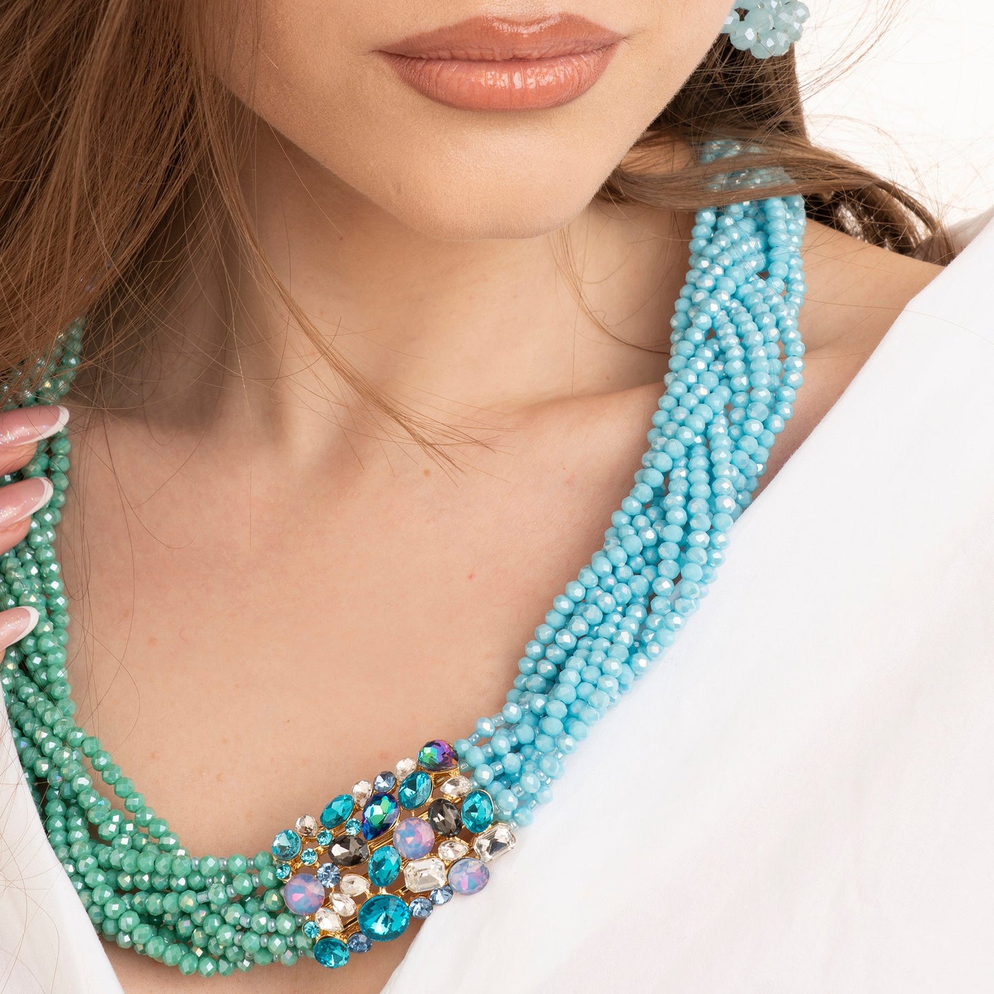 Collana con micro cristalli intrecciati tono azzurro e verde, inserto in vetro - Mya Accessories
