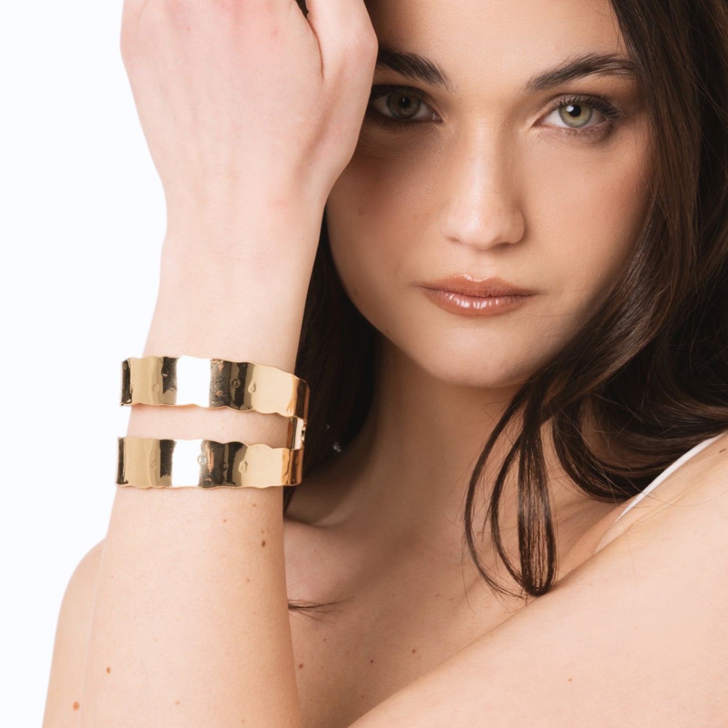 Bracciale rigido a fascia in metallo con bordo dentellato