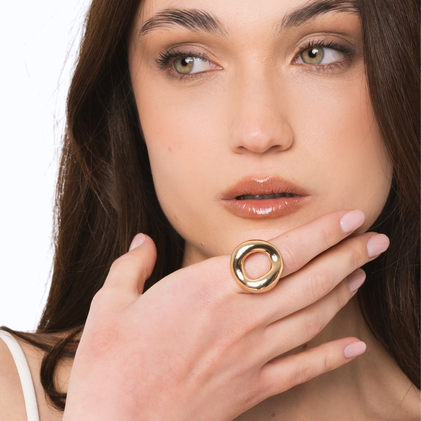 Anello elastico in metallo a base circolare forata