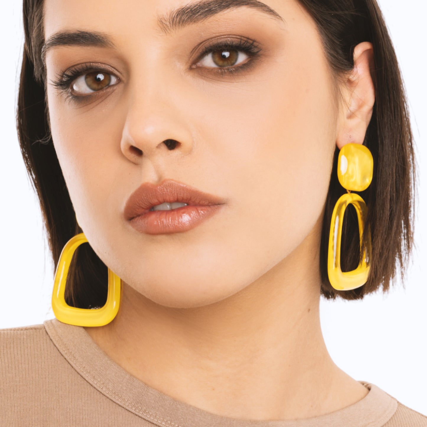 Orecchini pendenti a clip geometrici in acrilico giallo