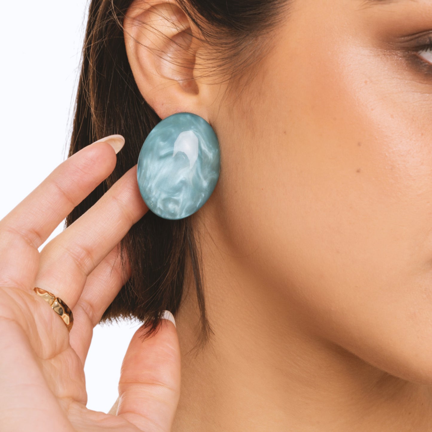 Orecchini a clip ovali in acrilico marmorizzato blu