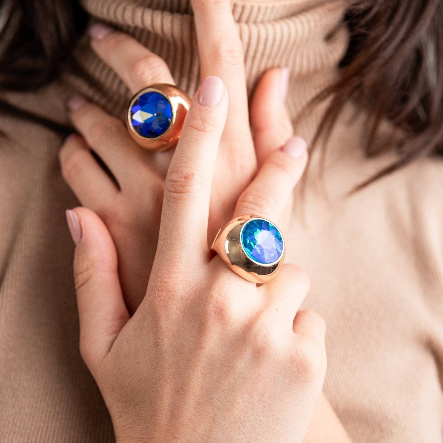 Anello elastico con pietra in vetro blu - Mya Accessories