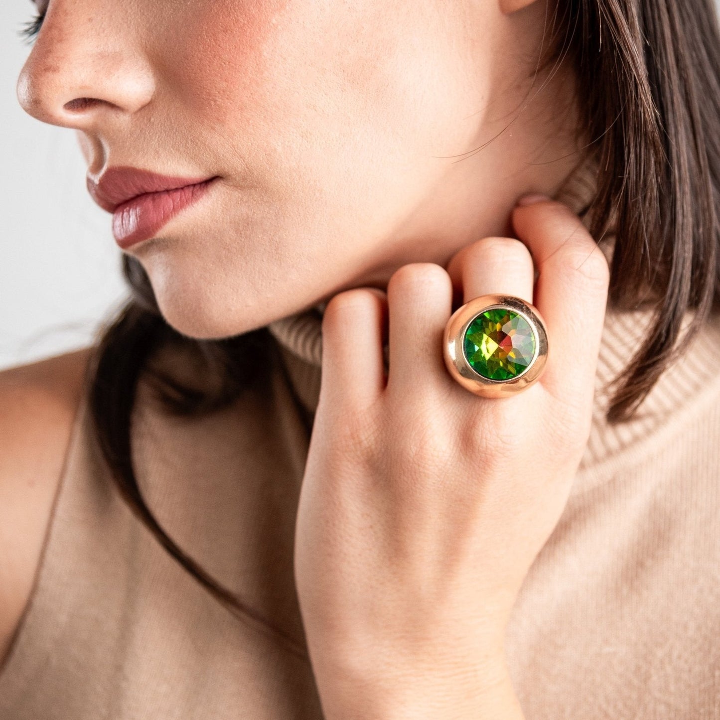 Anello elastico con pietra in vetro verde - Mya Accessories