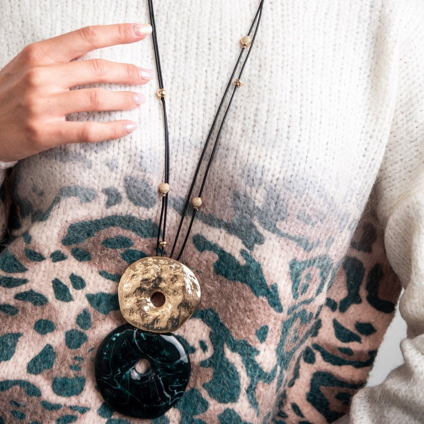 collana-laccio-acrilico-donut-verde-3-Mya Accessories