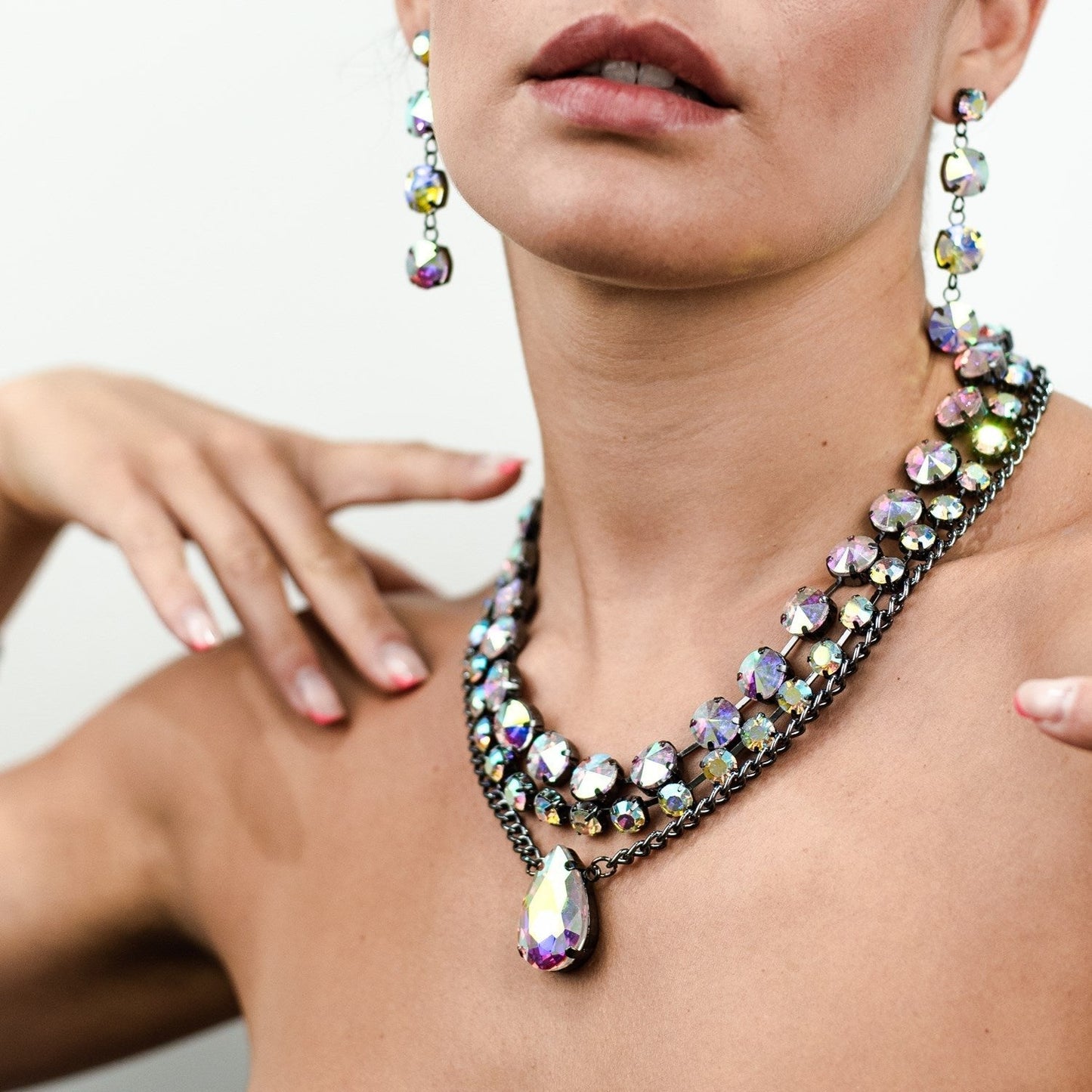 Girocollo in metallo gun con pietra in vetro cristallo boreale - Mya Accessories