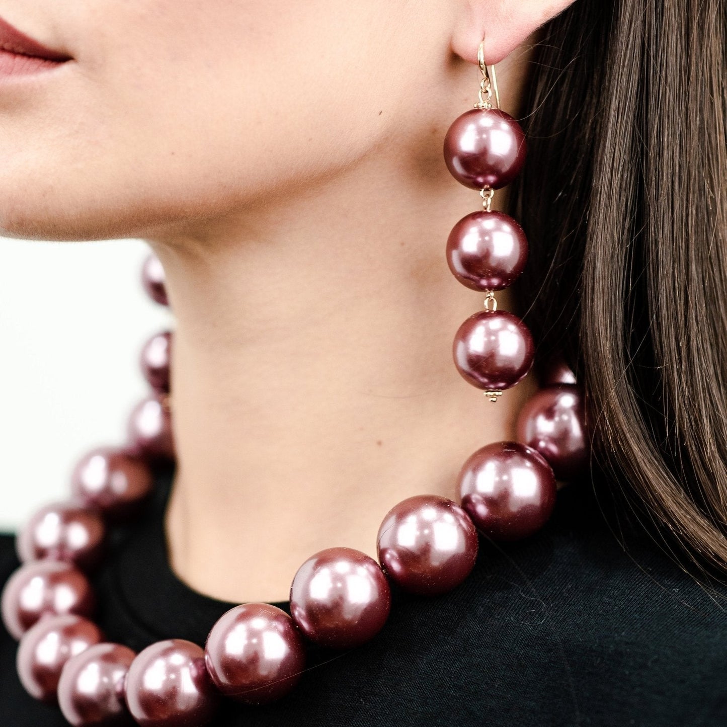 Orecchini balls in acrilico di colore rosa - Mya Accessories