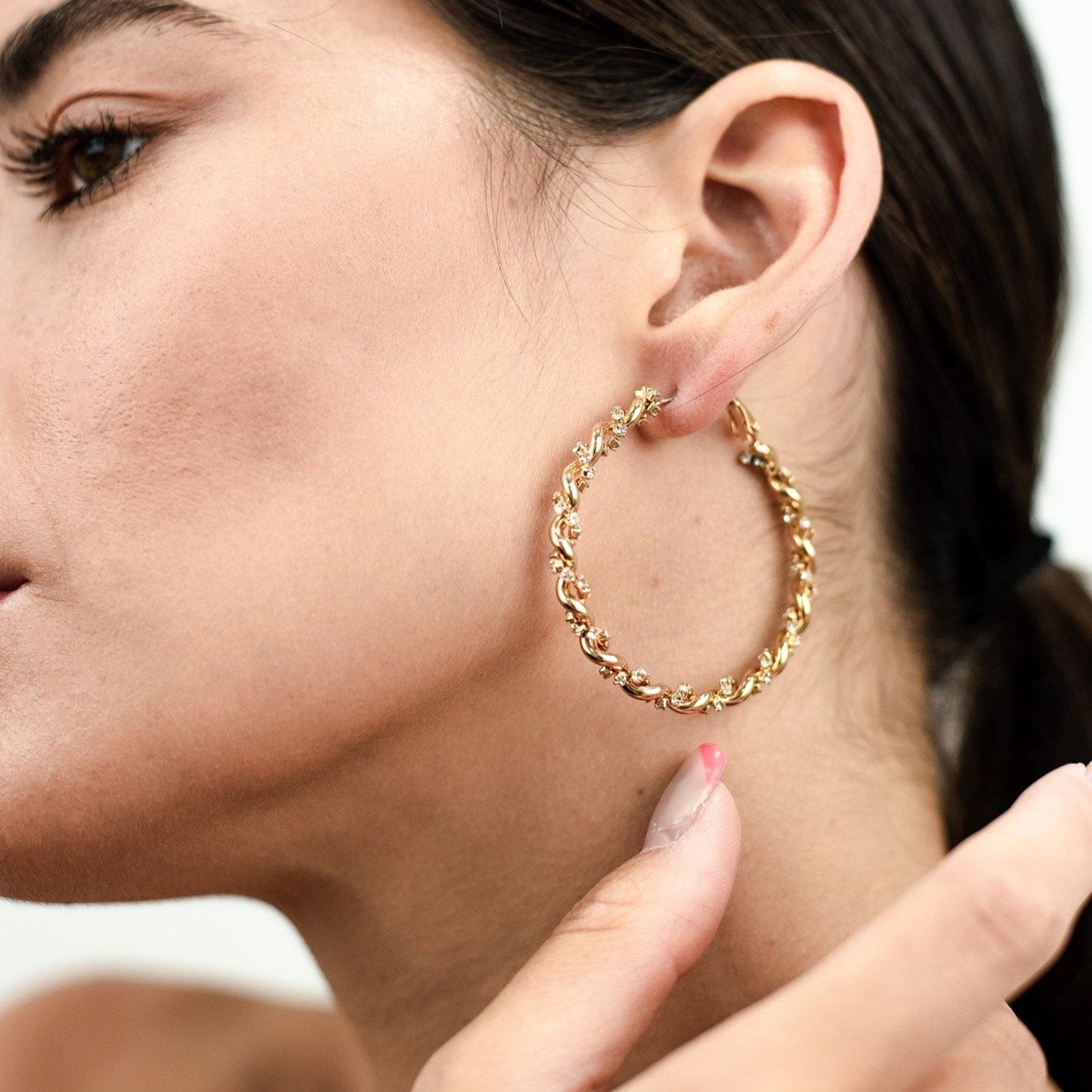 Orecchini a cerchio in metallo con microcristalli - Mya Accessories