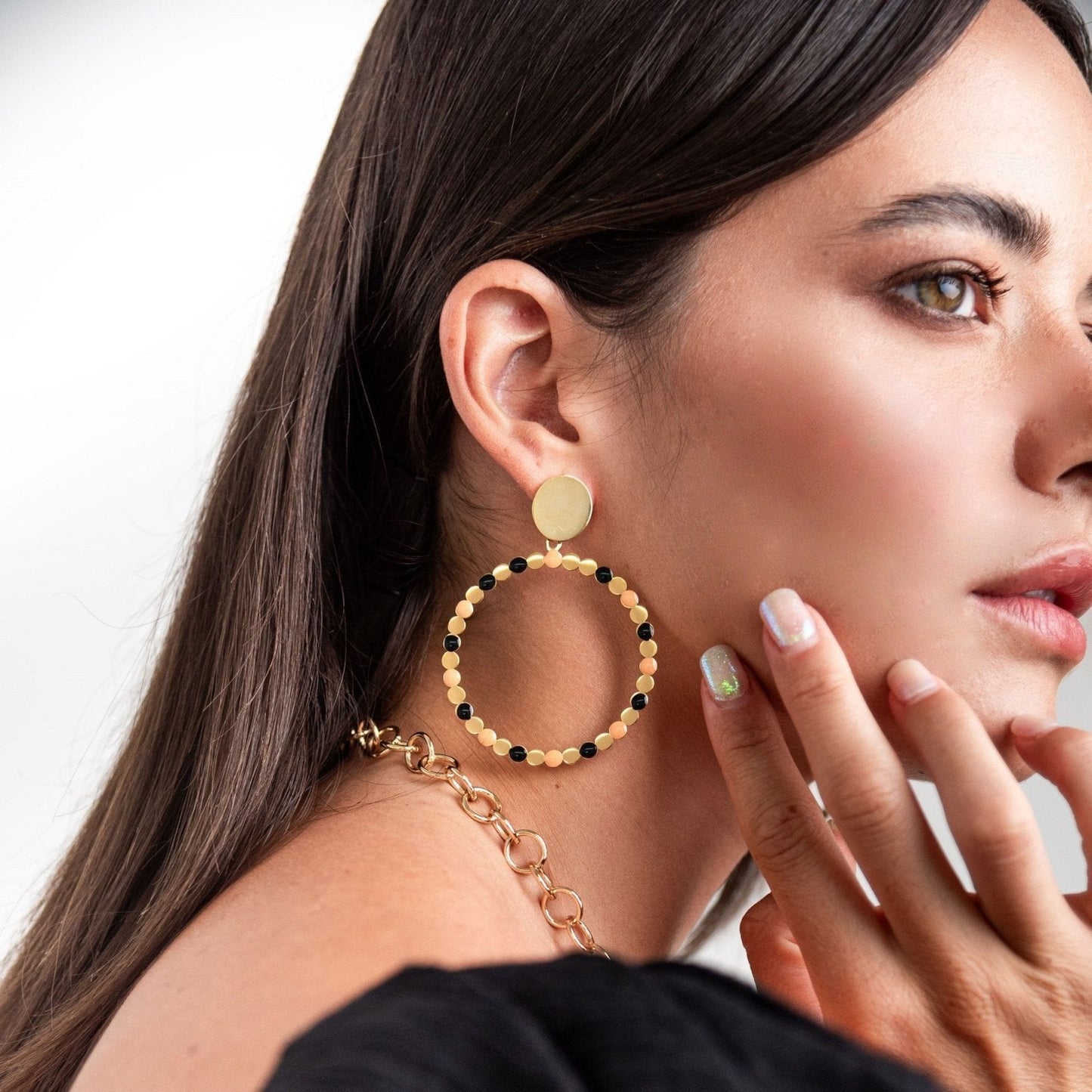 Orecchini circolari smaltati arancio e nero - Mya Accessories