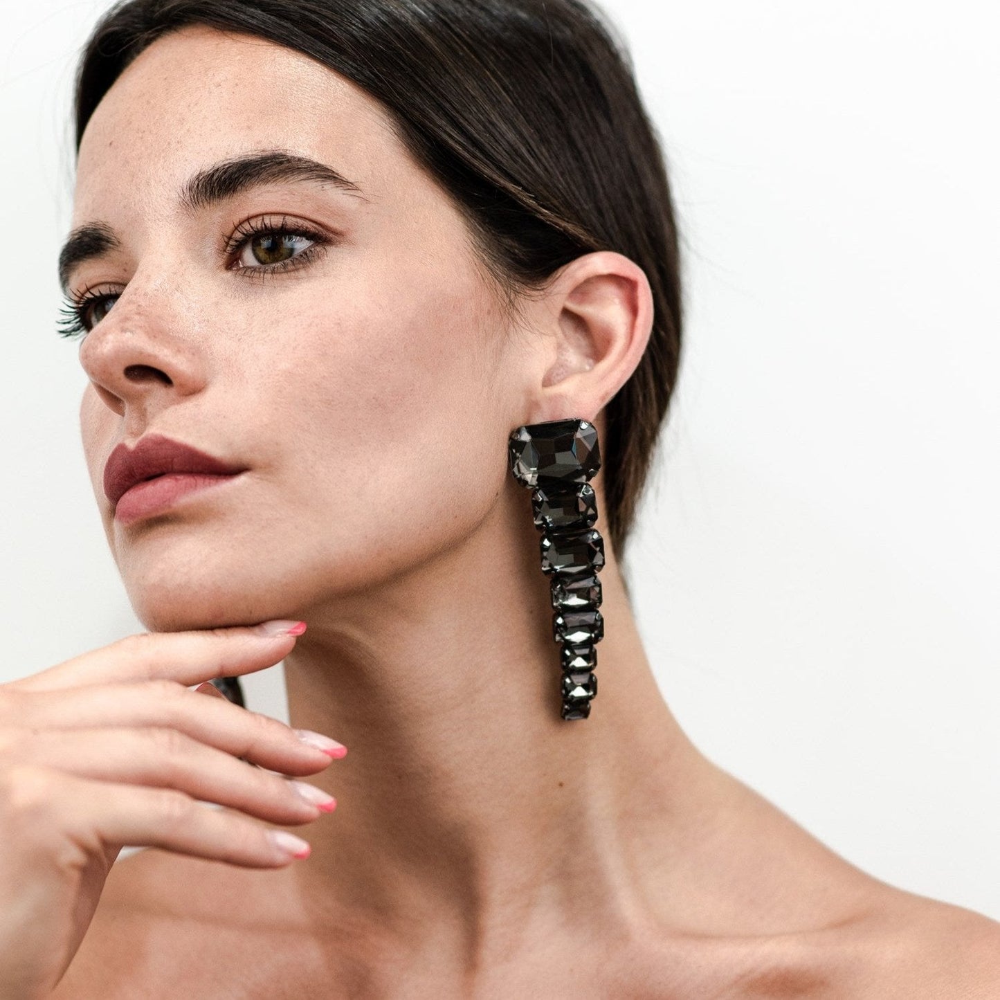 Orecchini in gun con pietre grigio scuro - Mya Accessories