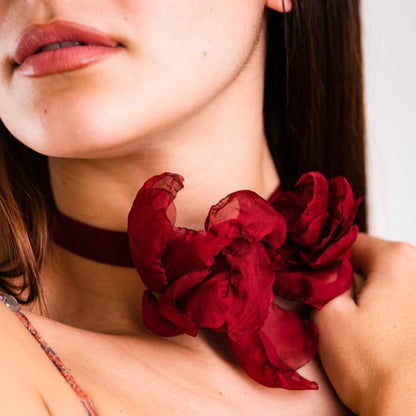 Collana chocker in tessuto con fiore in cotone bordeaux - Mya Accessories