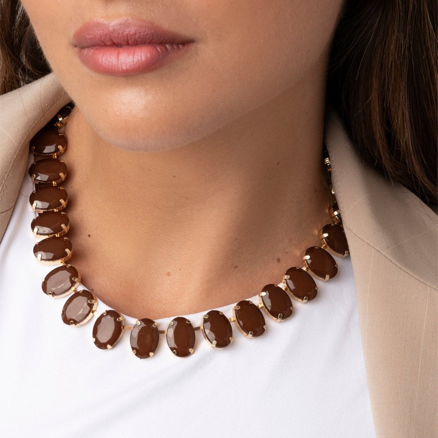Collana girocollo con pietre ovali in resina marrone - Mya Accessories