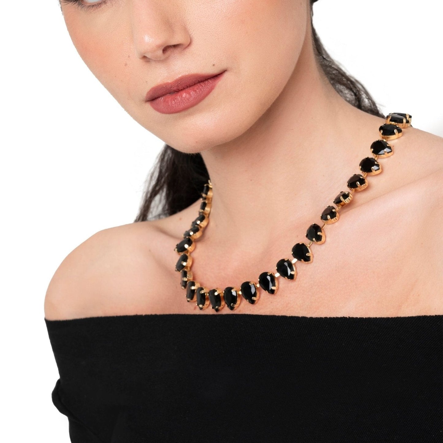 Collana girocollo in metallo con pietre a goccia in resina nere - Mya Accessories