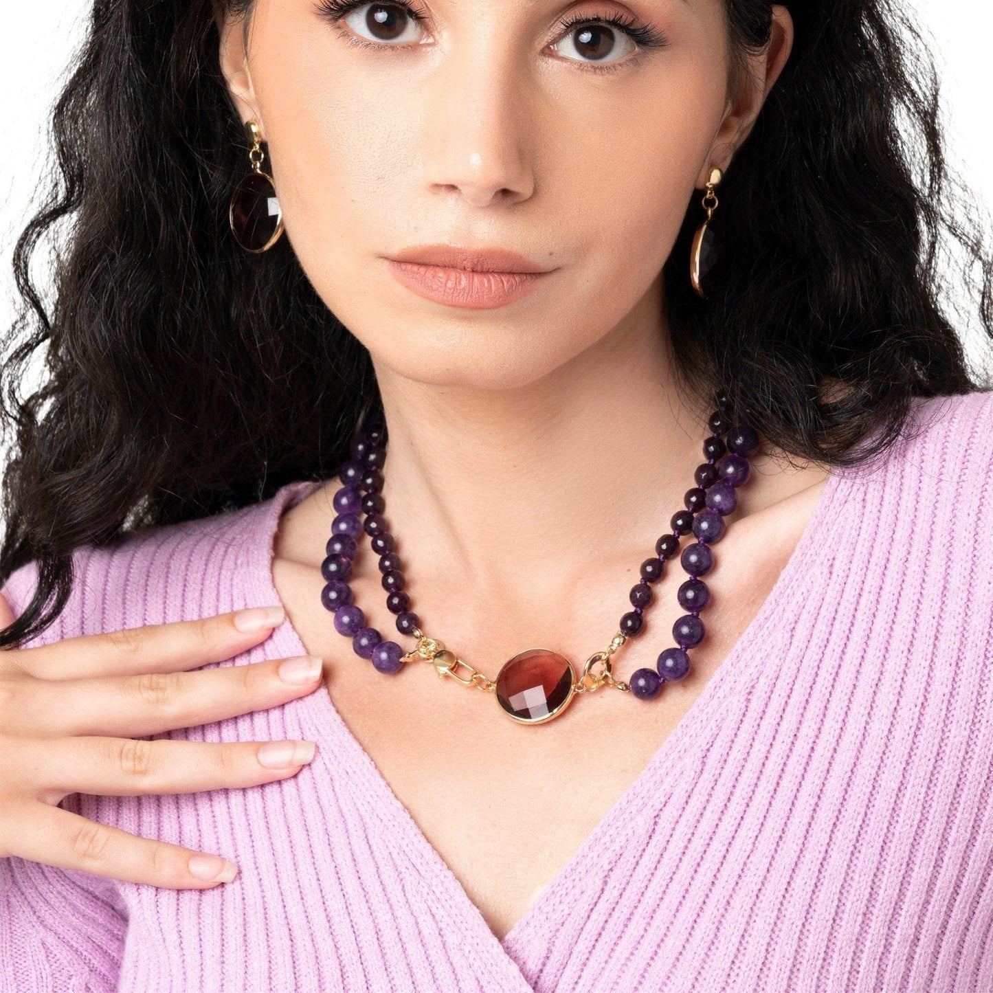 Collana girocollo con doppio filo di pietre dure viola, pendente circolare in vetro - Mya Accessories