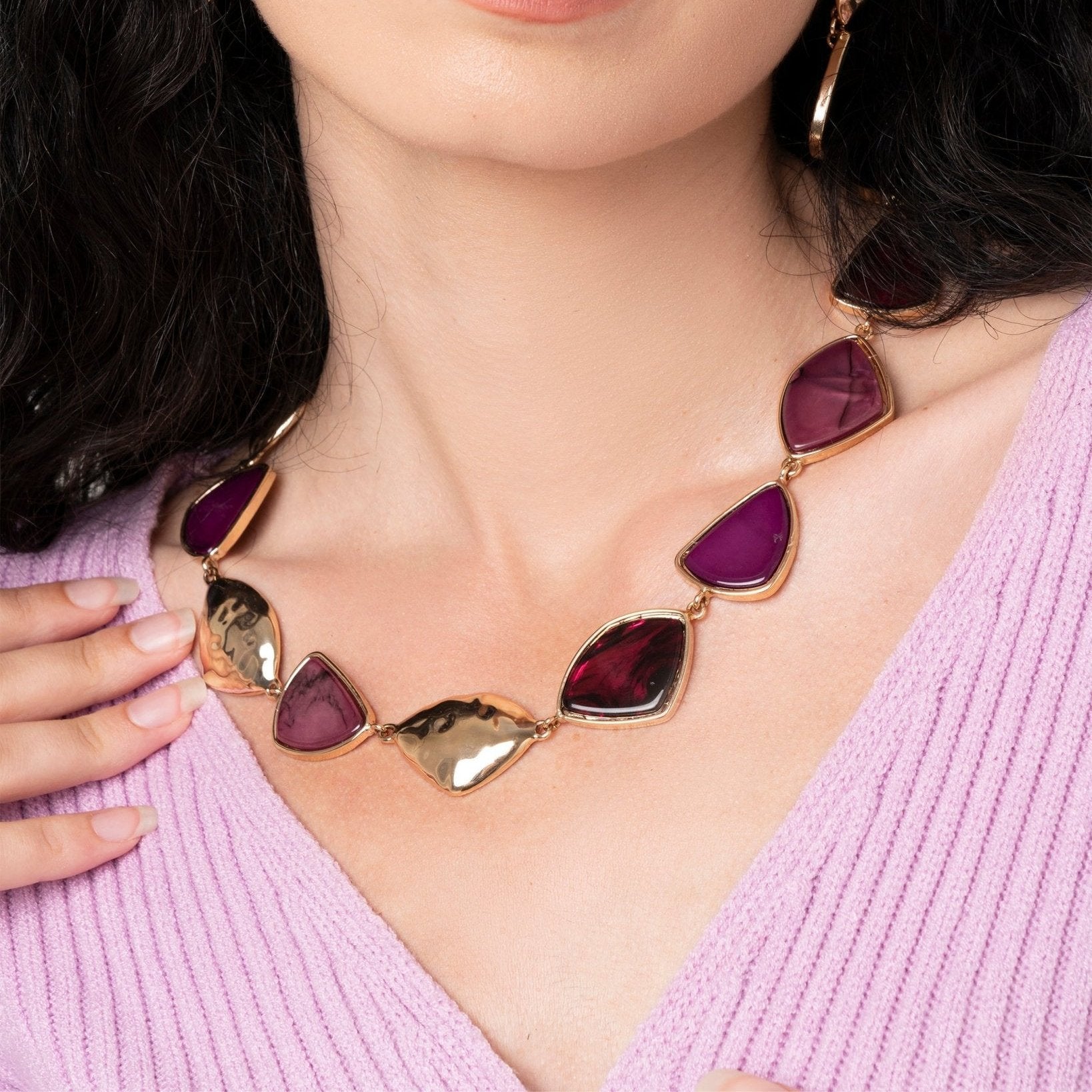 Collana girocollo in metallo a catena con inserti triangolari in acrilico viola - Mya Accessories
