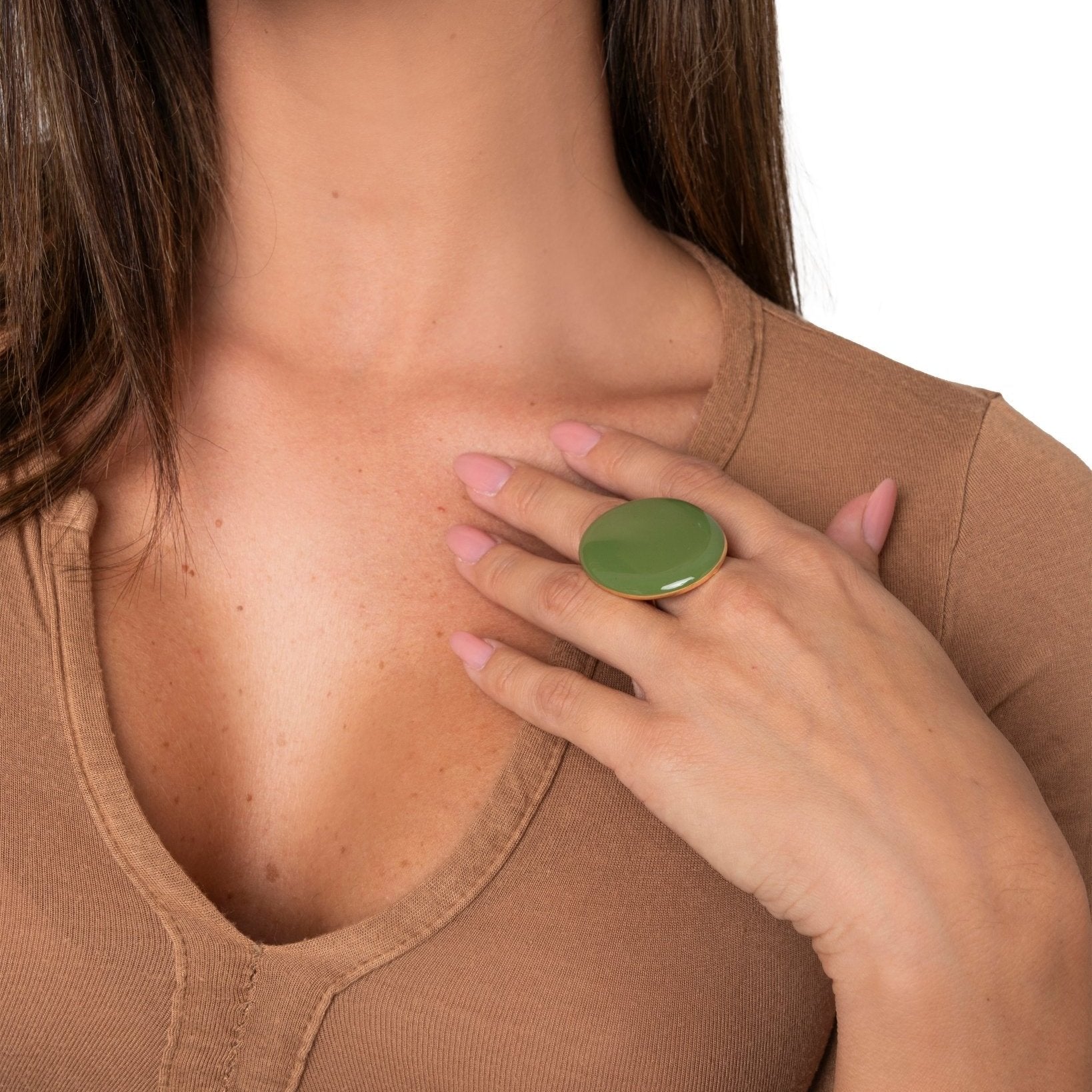 Anello regolabile in metallo con placchetta ovale smaltata verde - Mya Accessories