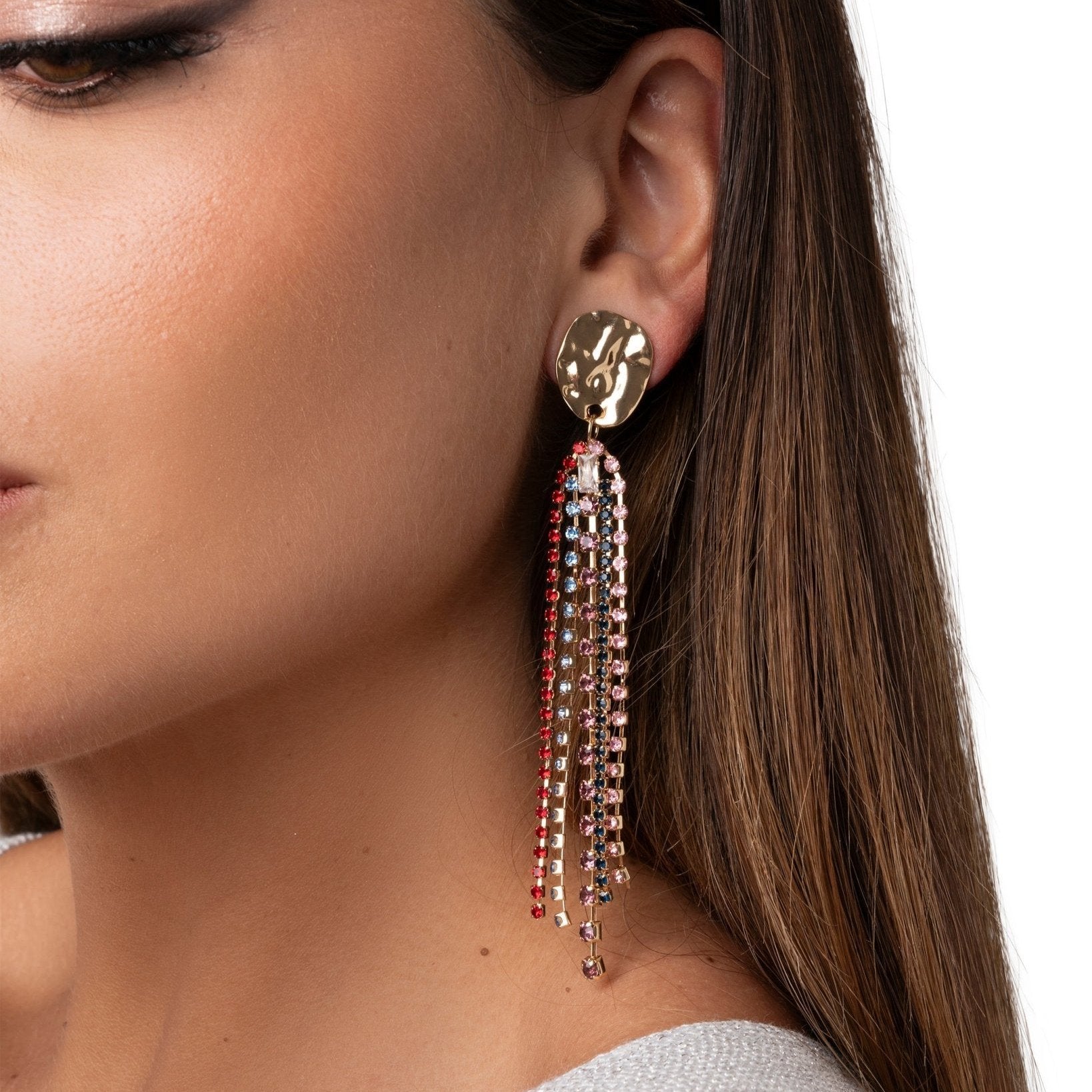 Orecchini pendenti con placchetta circolare con fili di strass multicolore - Mya Accessories