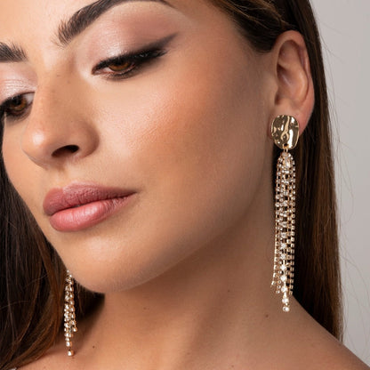 Orecchini pendenti con placchetta circolare con fili di strass crystal - Mya Accessories