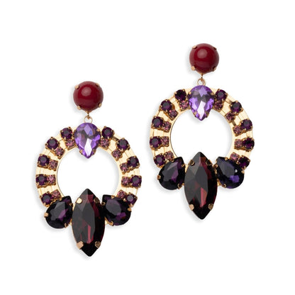 Orecchini pendenti base circolare in metallo con pietre in vetro tono viola - Mya Accessories