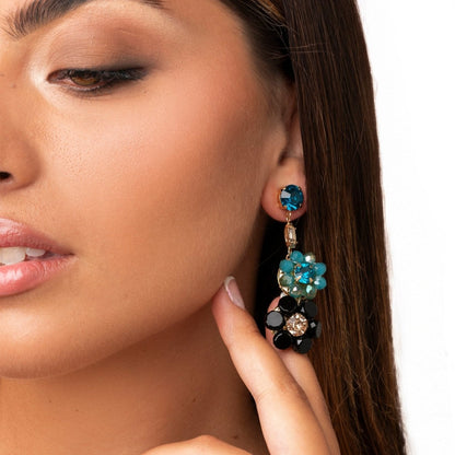 Orecchini pendenti con fiorellini in vetro in acrilico verde petrolio e nero - Mya Accessories