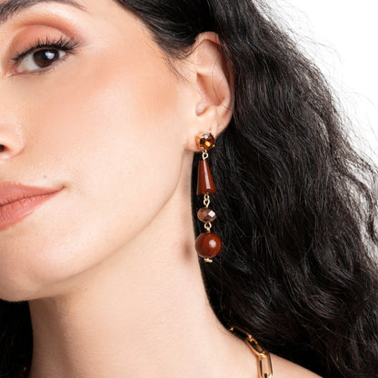 Orecchini pendenti in acrilico di colore marrone - Mya Accessories