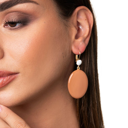 Orecchini pendenti ovali smaltati bianchi e beige - Mya Accessories