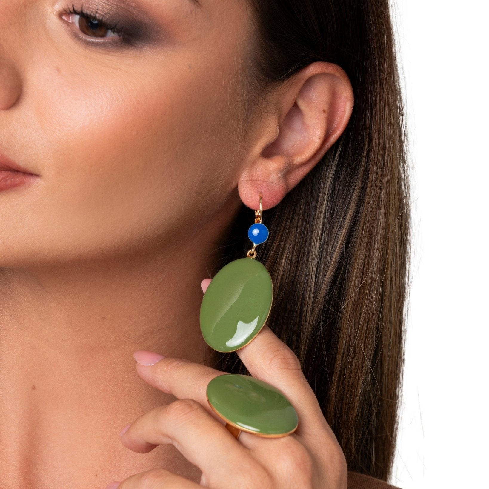 Orecchini pendenti ovali smaltati blu e verdi - Mya Accessories