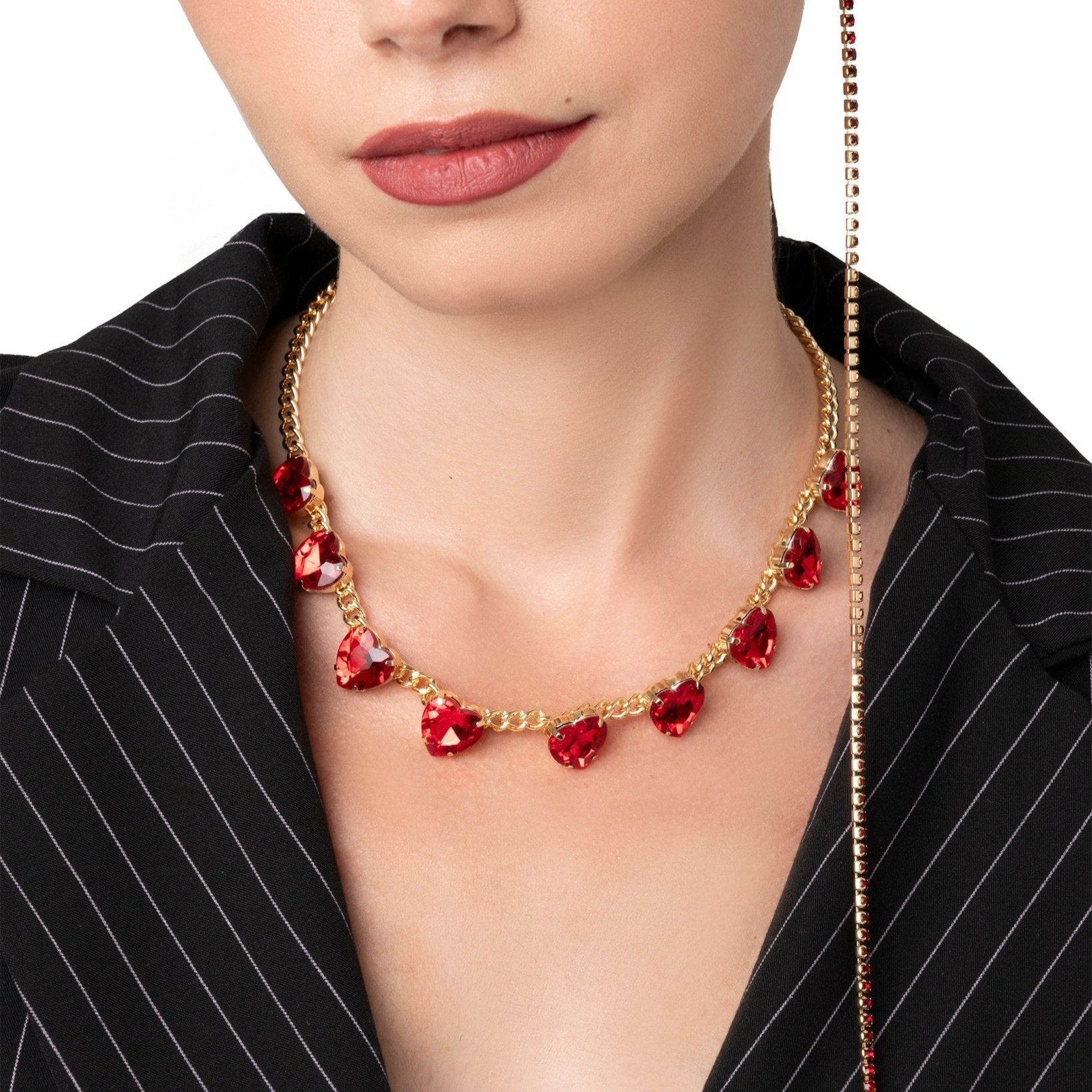 Collana girocollo a catena con pietre a forma di cuore in vetro rosso - Mya Accessories