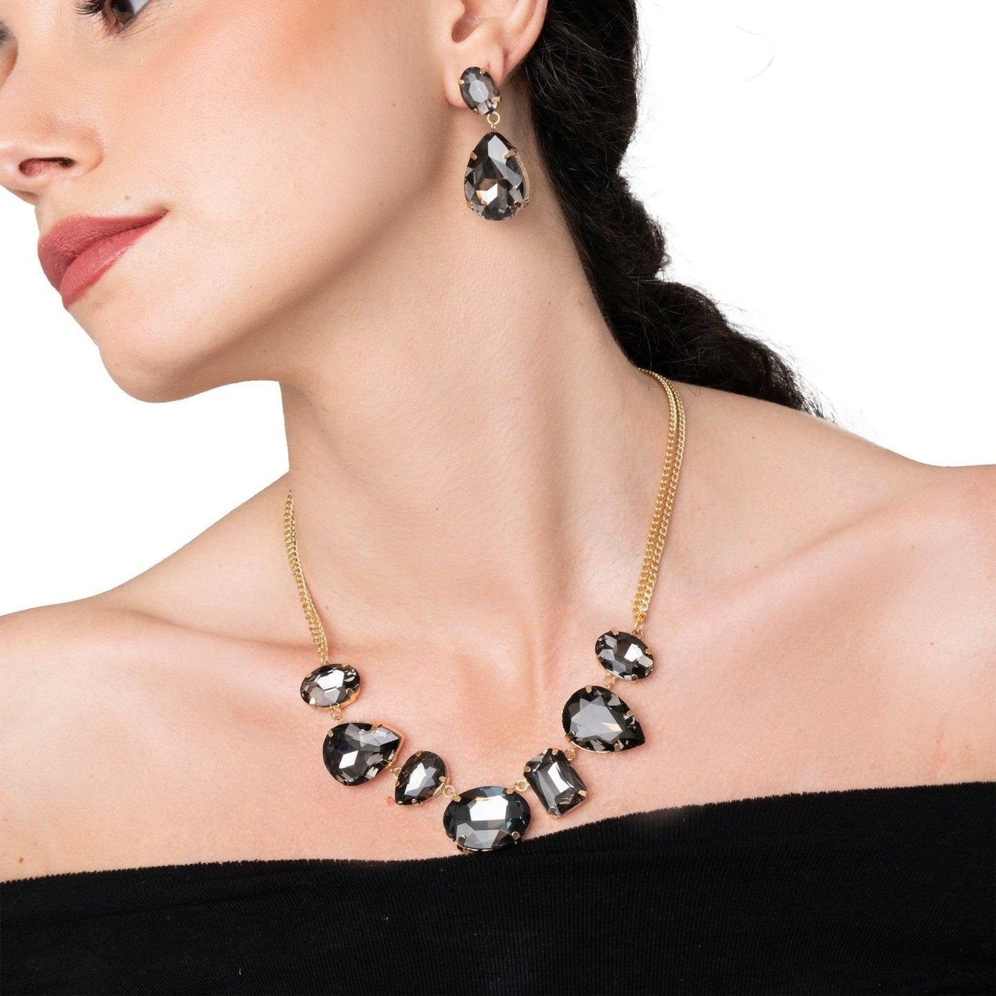 Collana girocollo in catena con pietre irregolari in vetro grigio scuro - Mya Accessories