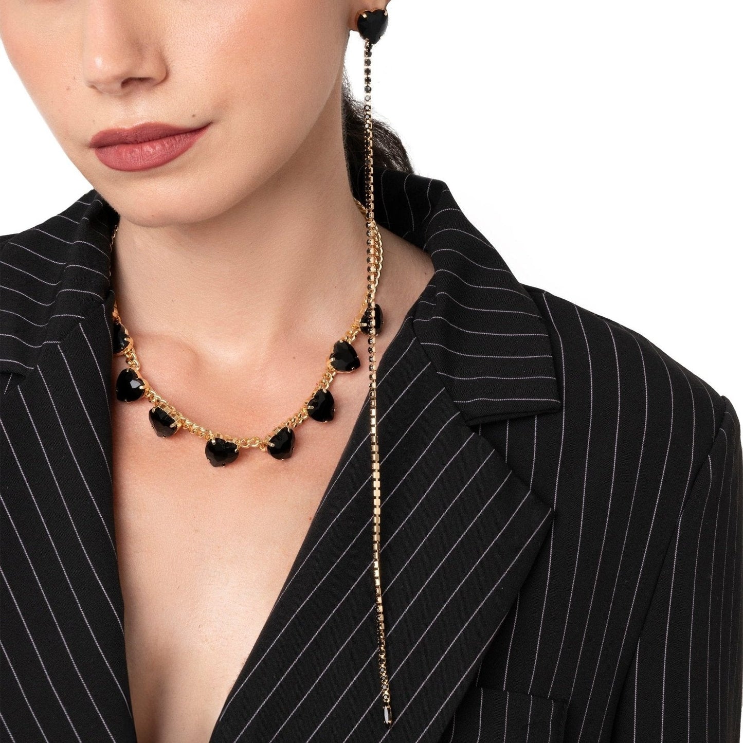 Orecchini lunghi a filo di strass con pietra a cuoricino in vetro neri - Mya Accessories