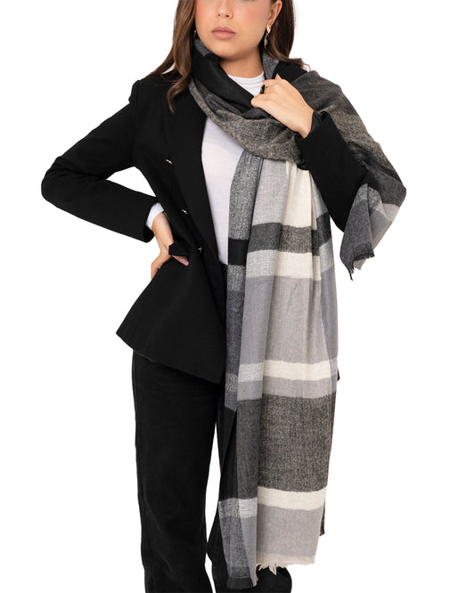 Sciarpa misto lana colorblock sui toni del nero