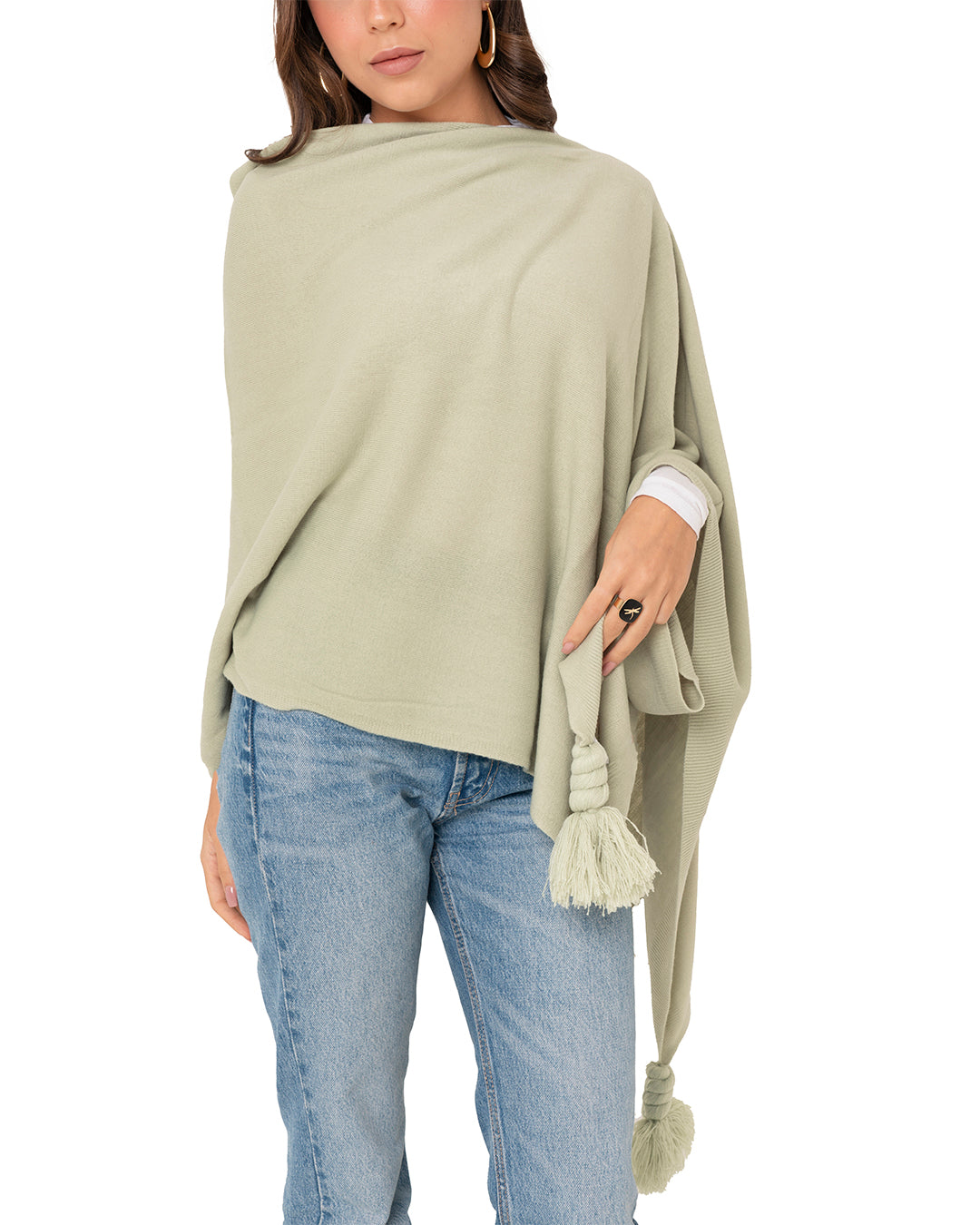 Poncho mantella in acrilico con nappine verde salvia