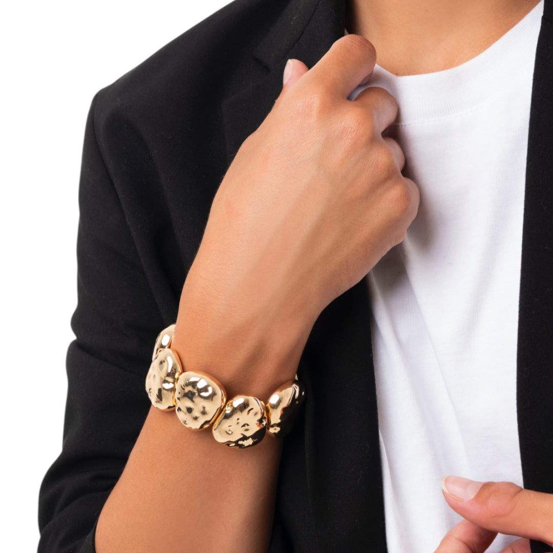 Bracciale elastico con placchette circolari in metallo martellato